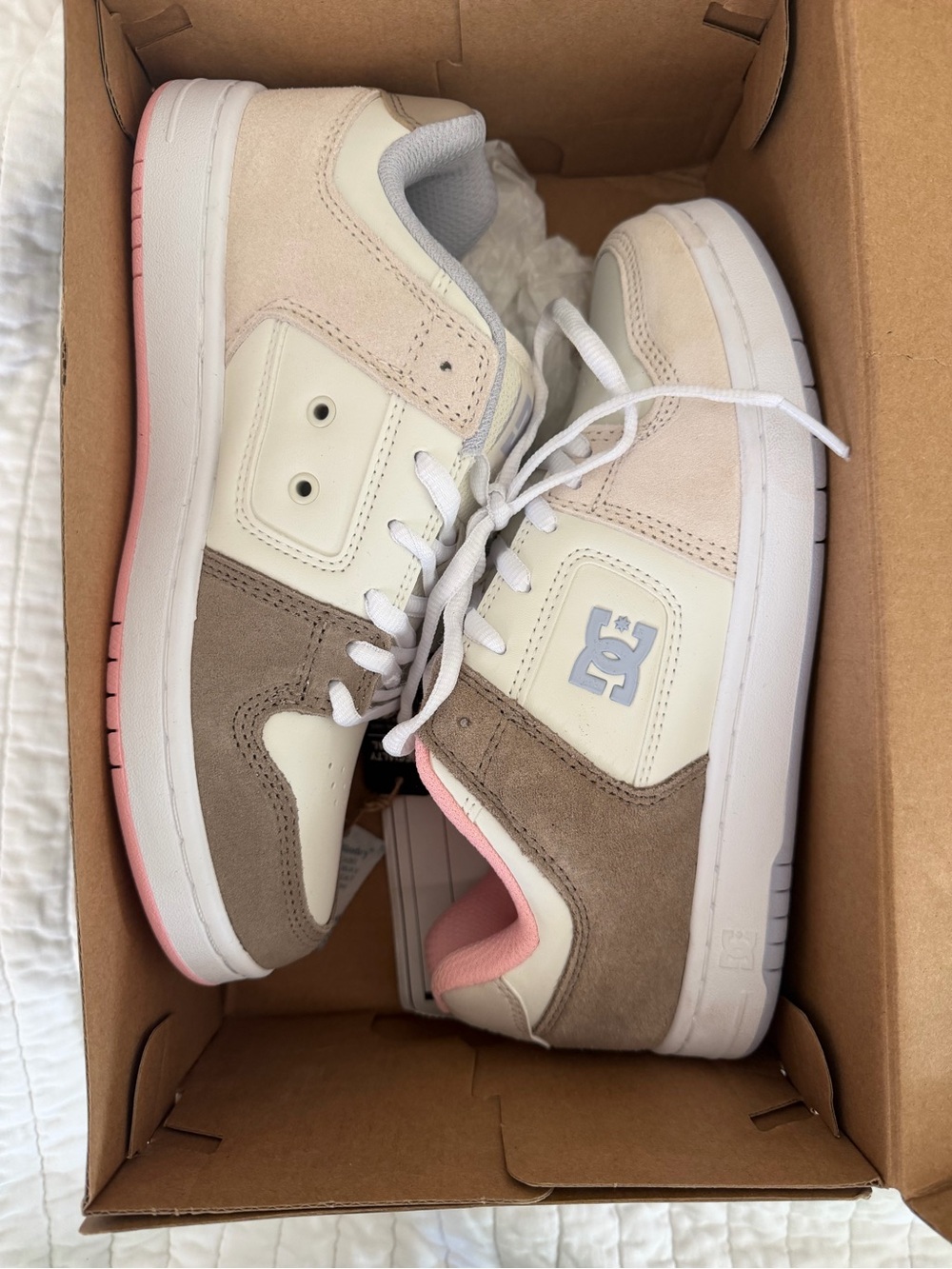 DC Manteca 4 Women's Shoe Box Label in Stone/Tan Multi